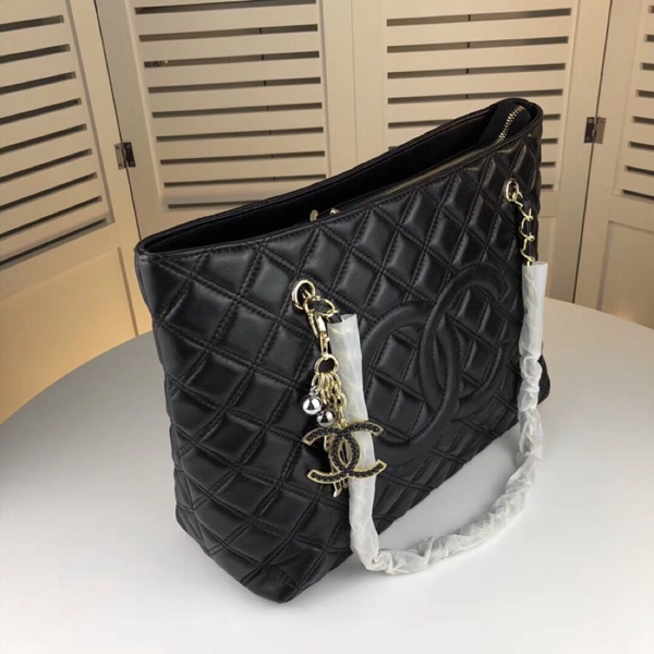 シャネルバッグ着用イメージ